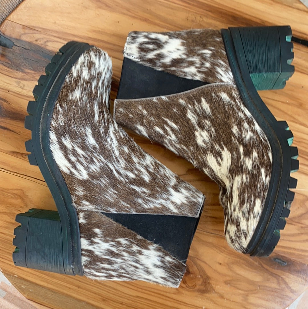Alondra Chelsea Cowhair Womens Boot